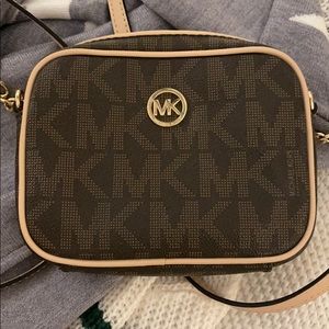 Michael Kors Crossbody !!!
